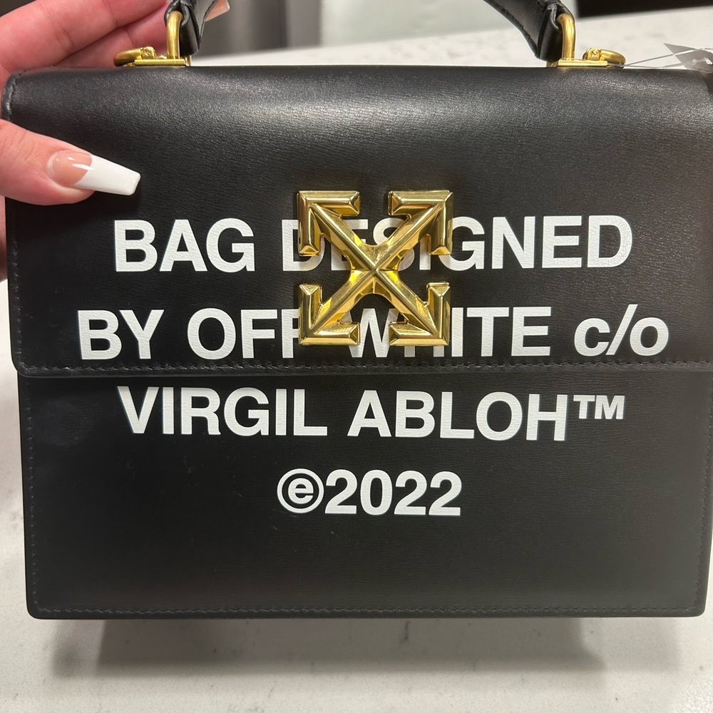 Barely used OFF white handbag bough Christmas 2022 great condition !
